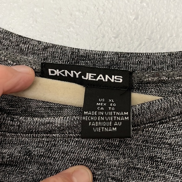 DKNY JEANS long sleeved top. Size XL - Picture 2 of 6